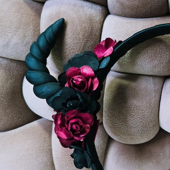 TASHA AUGUST  Crimson Devil's Horns - Picture 3 of 4